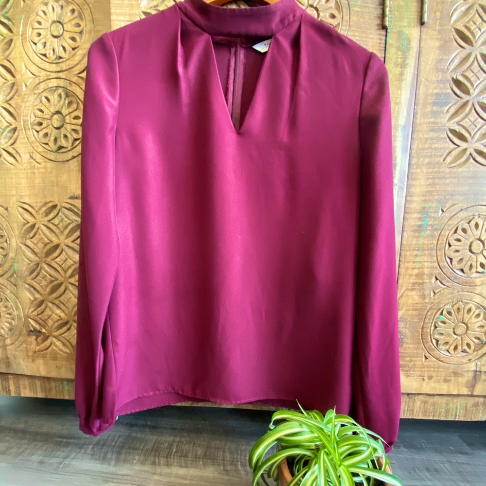 White House Black Market Key Hole Blouse
